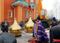 Архиерейское освящение  куполов  и крестов для  храма во имя прп. Сергея Радонежского с. Довольного  (видео)