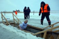 Крещенские купания в Карасукском районе (видео)