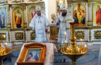 Архиепископ Николай и епископ Филипп совершили Божественную Литургию в Троицком соборе р. п. Ордынское