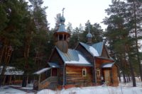 Новосибирская область, архиерейская Литургия в Никольском храме с Нижнекаменки  во Вселенскую родительскую субботу