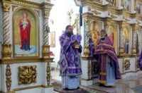 Архиерейская Литургия в Троицком соборе р.п. Ордынское в Неделю 4-ю Великого поста
