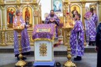 Архиерейская Литургия в Кафедральном соборе г. Карасука в день Воспоминания Тайной Вечери в великий четверг