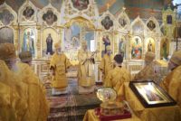 В Новосибирске торжественно встретили ковчег с частицей мощей святителя Тихона